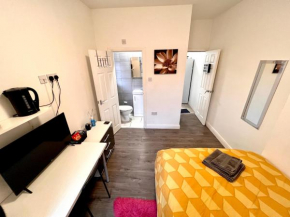 Deluxe En-suite room in CV1
